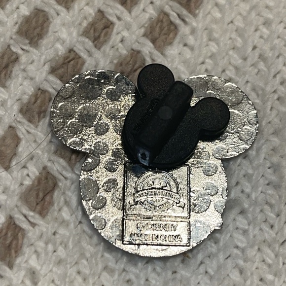 disney pin - Picture 2 of 2